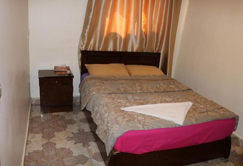 اتاق لوکس, Wake Up! Cairo Hostel