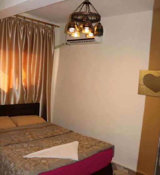 اتاق لوکس, Wake Up! Cairo Hostel