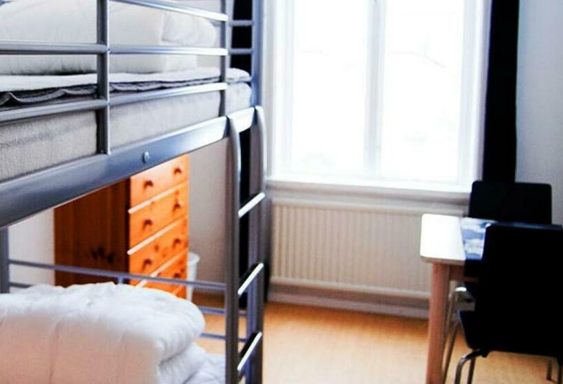 اتاق استاندارد چهارنفره با سرویس بهداشتی مشترک, Wisby Jernvag Hostel