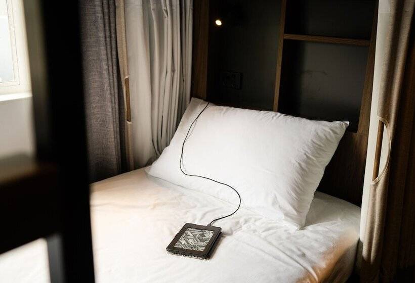 共用房间的床, Haka House Auckland City