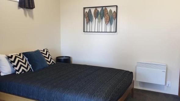 חדר משפחתי חדר אמבטיה משותף, Lakes Edge Lodge