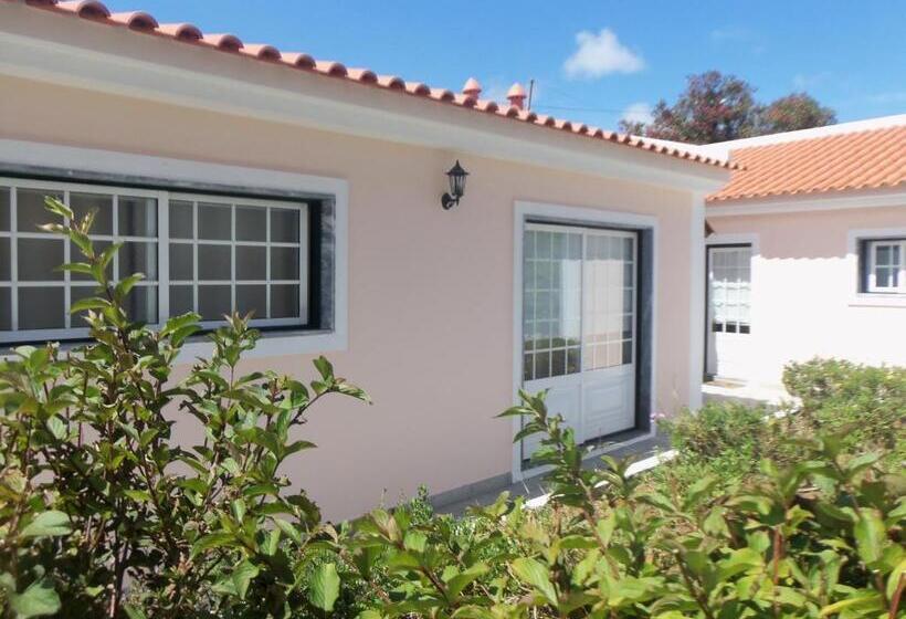 2 Bedroom Apartment Garden View, Casa Das Hortensias  Charming Guest House