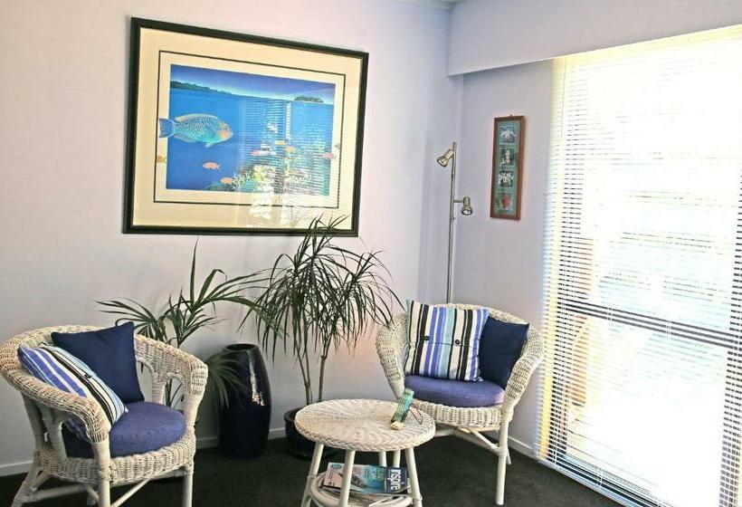 חדר סטנדרט מותאם לאדם עם מוגבלויות, Twin Waters Lodge