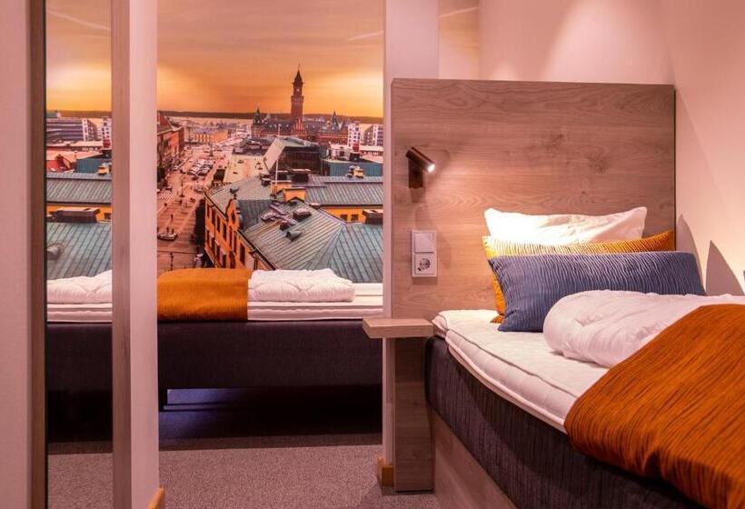 اتاق استاندارد سه تخته با سرویس بهداشتی مشترک, Dream  Luxury Hostel