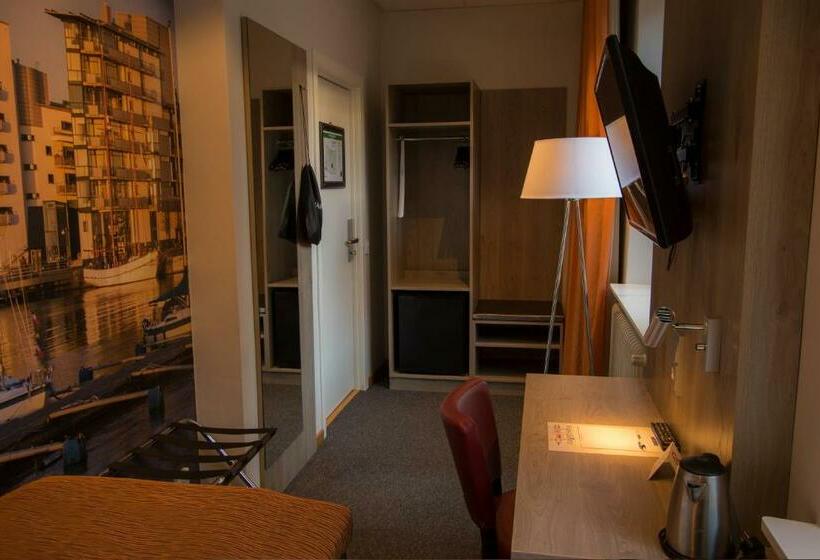 Номер Стандарт Индивидуальный Совместная Ванная, Dream  Luxury Hostel