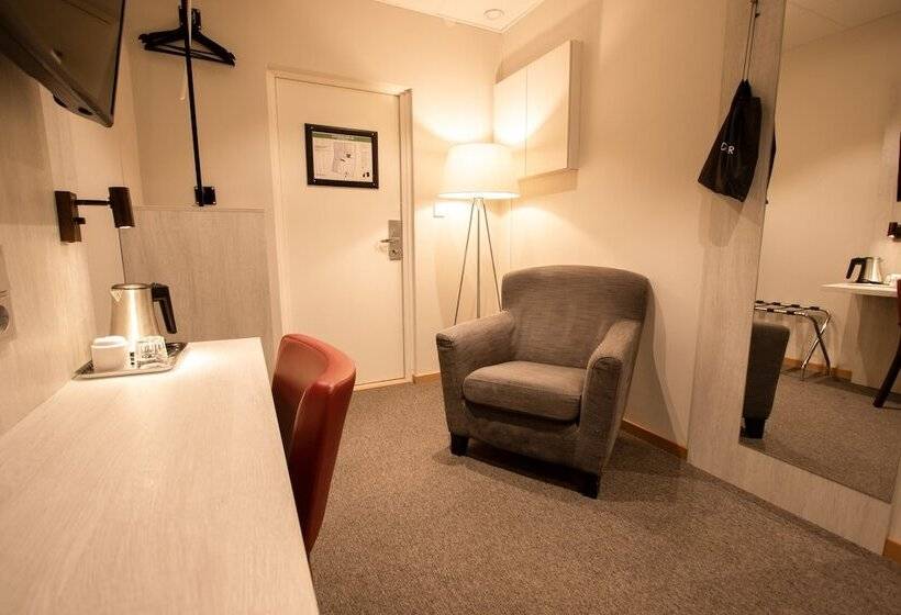 Номер Стандарт Индивидуальный Совместная Ванная, Dream  Luxury Hostel