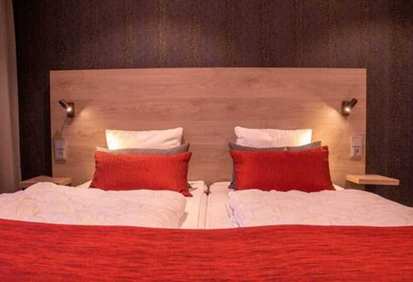 Трехместный Номер Стандарт Совместная Ванная, Dream  Luxury Hostel