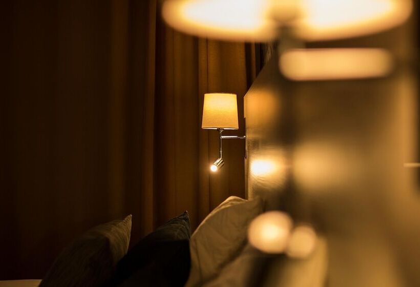 اتاق استاندارد سه تخته با سرویس بهداشتی مشترک, Dream  Luxury Hostel