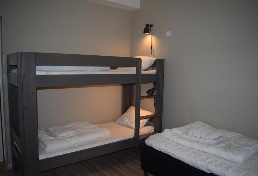חדר סטנדרטי לארבעה עם חדר אמבטיה משותף, Göteborg Hostel