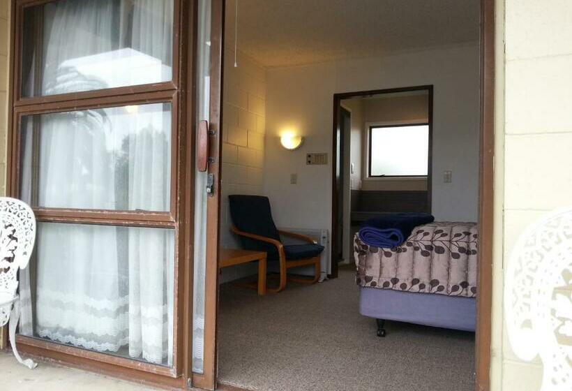 استودیوی استاندارد, Orana Motor Inn & Restaurant