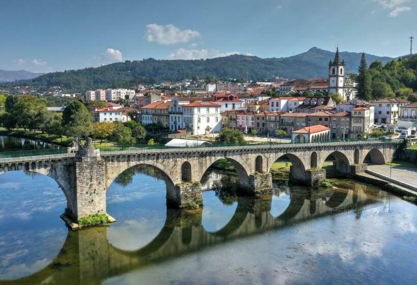 标准房带园景, Os Poetas