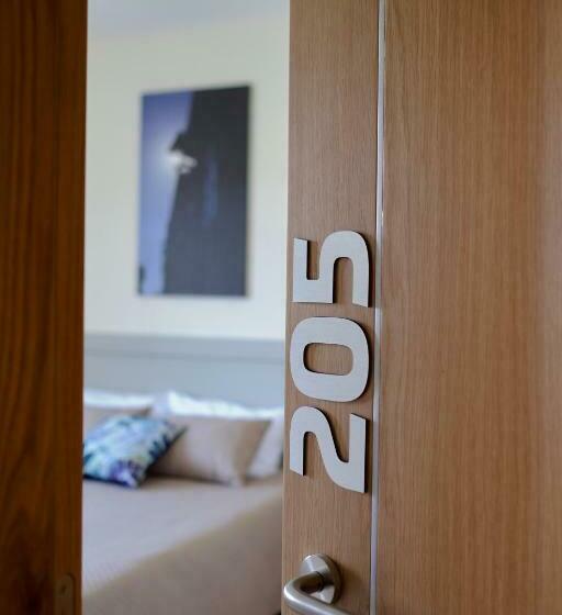 标准间带湖景, Os Poetas