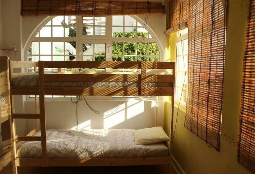 تختخواب در اتاق مشترک, Le Penguin Hostel