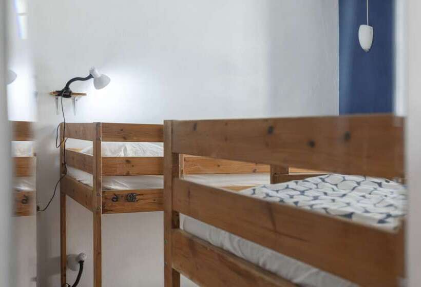 تختخواب در اتاق مشترک, Le Penguin Hostel