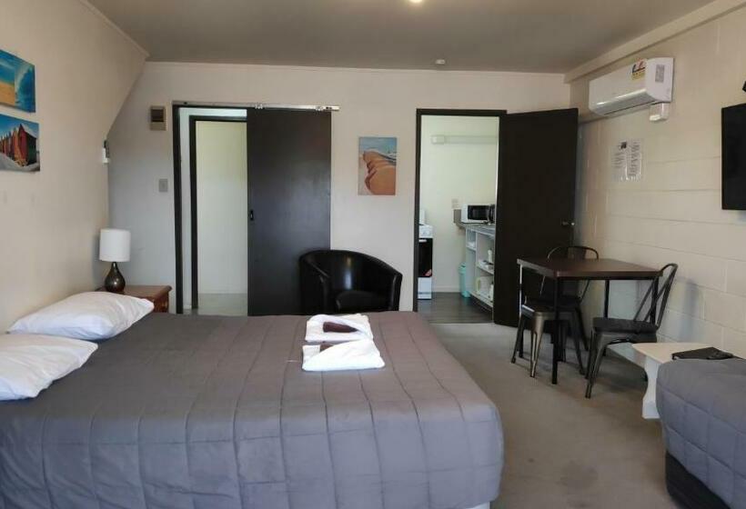 스탠다드 스튜디오, Drury Motor Lodge