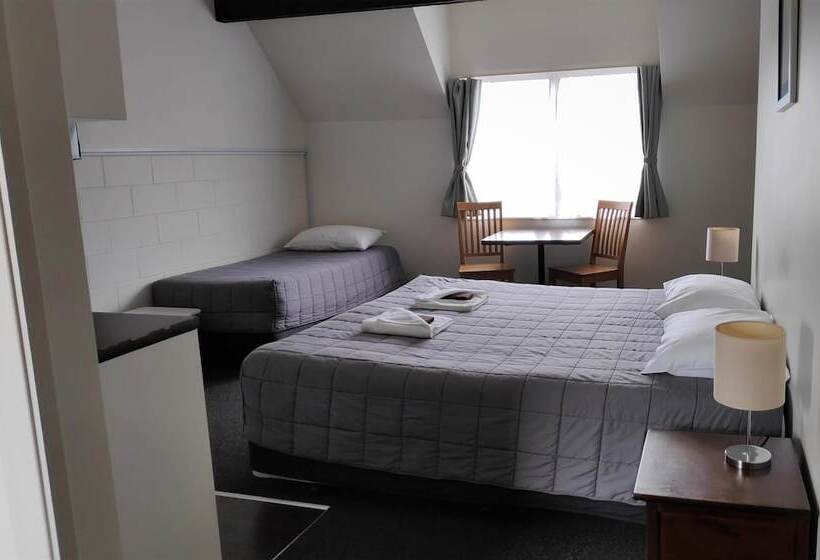 컴포트 스튜디오, Drury Motor Lodge