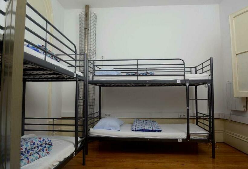 تختخواب در اتاق مشترک, O2 Hostel