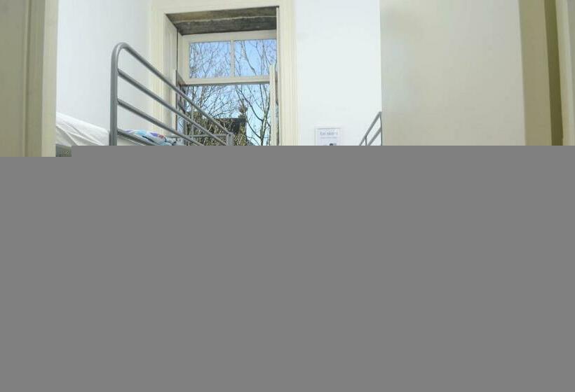 تختخواب در اتاق مشترک, O2 Hostel