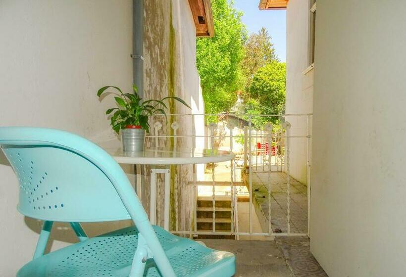 تختخواب در اتاق مشترک, O2 Hostel