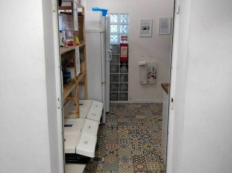 تختخواب در اتاق مشترک, O2 Hostel