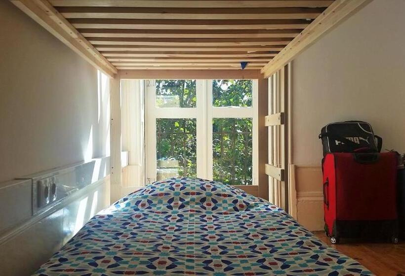 اتاق استاندارد چهار تخته, O2 Hostel