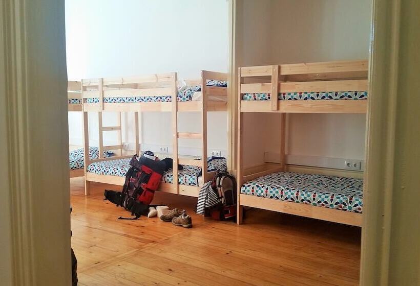 تختخواب در اتاق مشترک, O2 Hostel