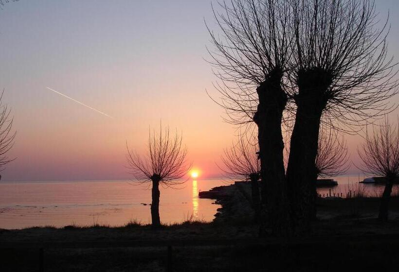 חדר דלוקס, Stf Kivikstrand Badhotell