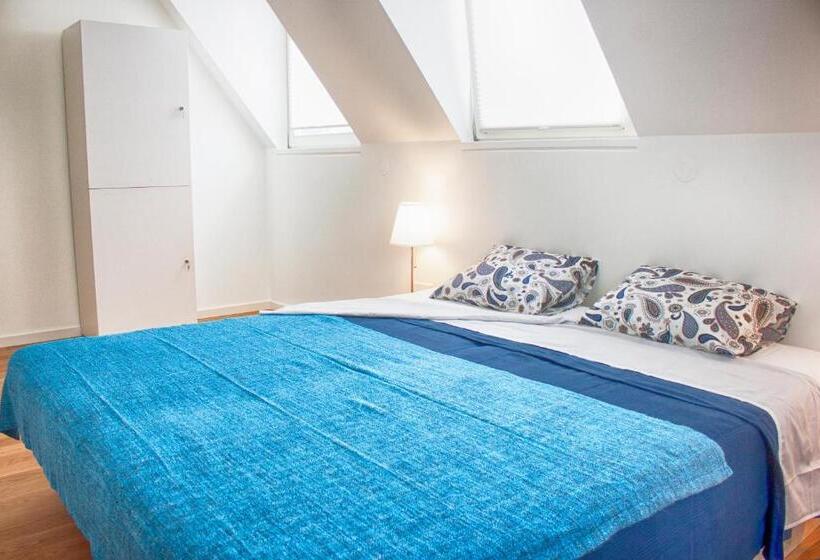 コンフォートルーム, The Nook Hostel