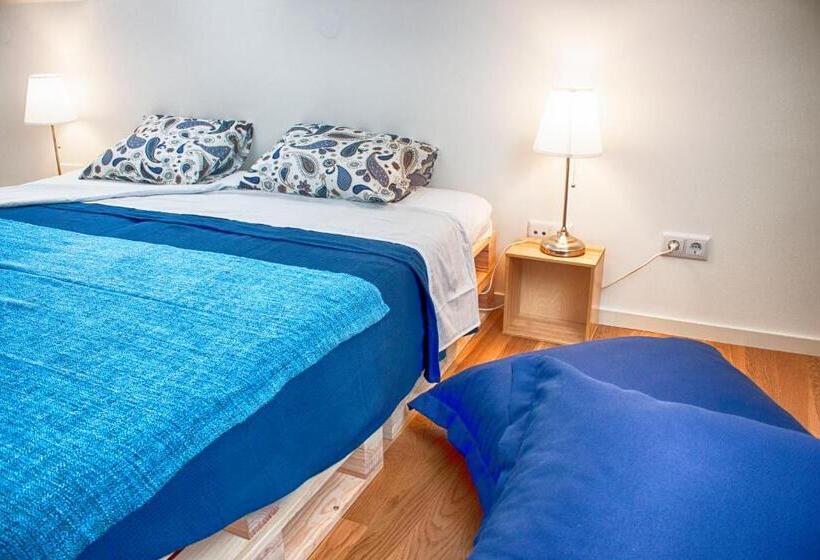 コンフォートルーム, The Nook Hostel