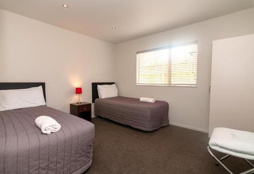 דירת שני חדרים, The Park Motel