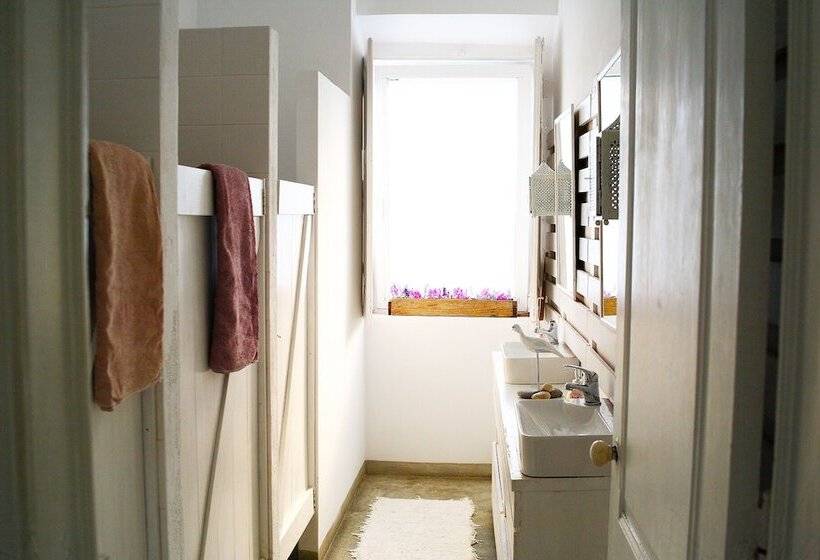 اتاق استاندارد با سرویس بهداشتی مشترک, Aloha Beach House H