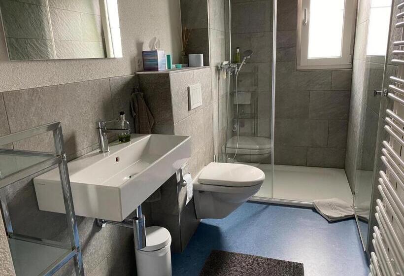 带共用浴室的标准房间, Bnb Hopfengrün Langenthal