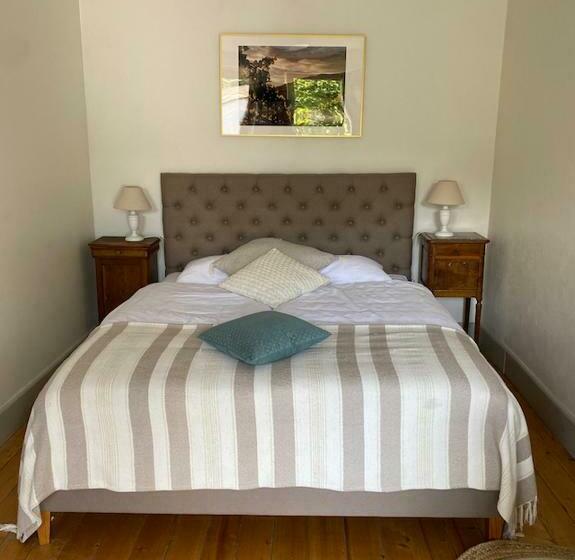 Номер Стандарт, Château Rochefort