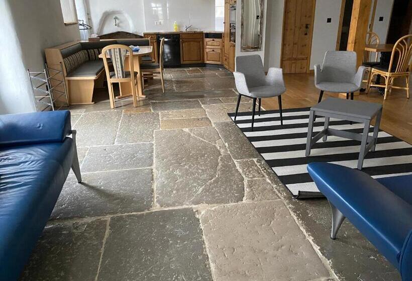 דירת שני חדרים, Jurabelle