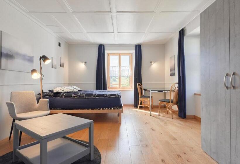 דירת שני חדרים, Jurabelle