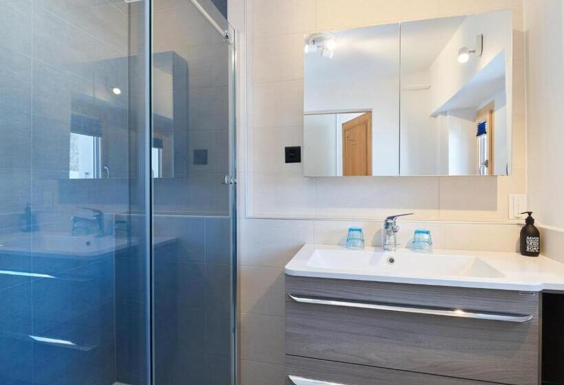 דירת שני חדרים, Jurabelle