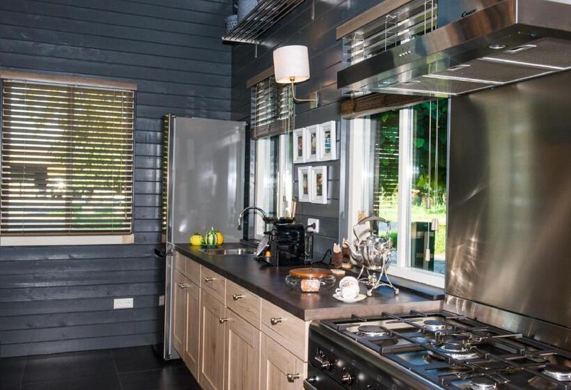 Quarto Deluxe, Knechtshuis