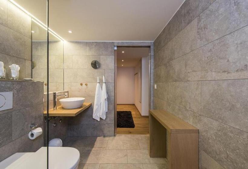 اتاق استاندارد, Berghotel Tgantieni