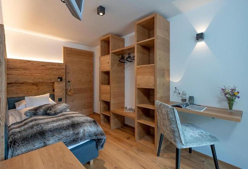 اتاق استاندارد یک نفره, Berghotel Tgantieni