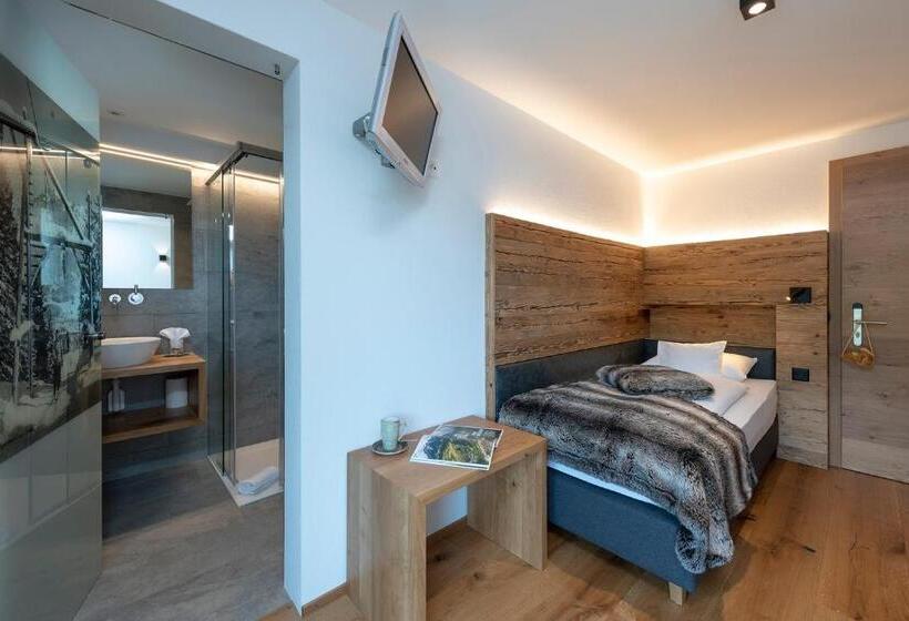 اتاق استاندارد یک نفره, Berghotel Tgantieni