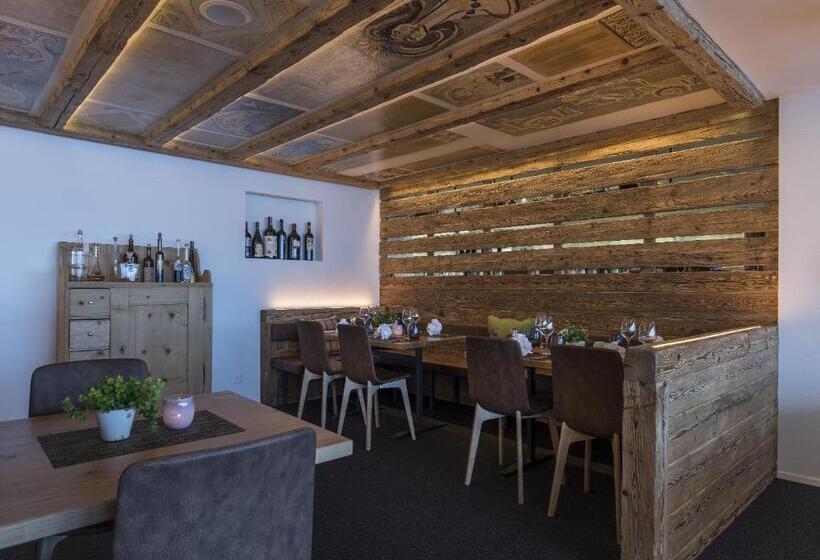 جناح جونيور, Berghotel Tgantieni