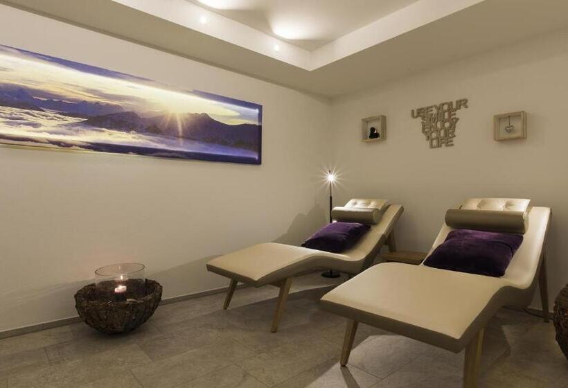 سوییت جونیور, Berghotel Tgantieni