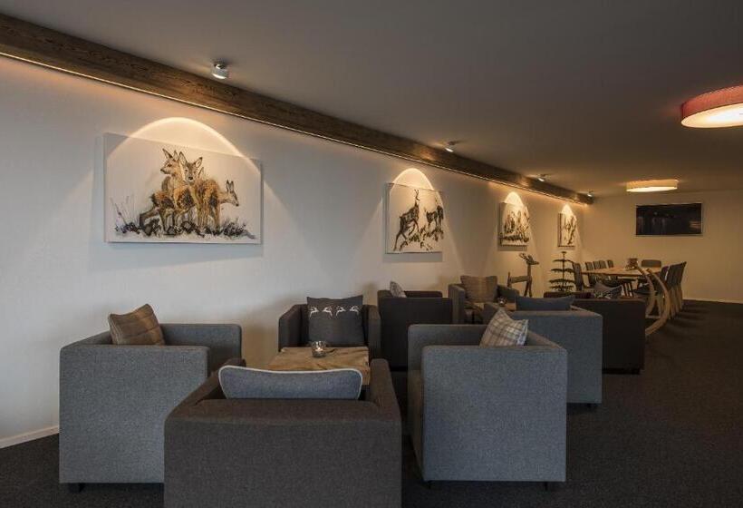 جناح جونيور, Berghotel Tgantieni