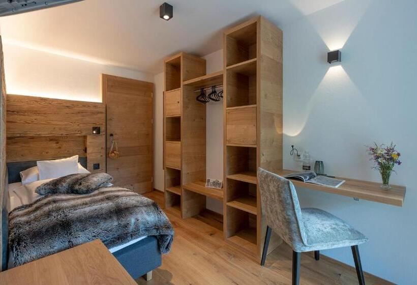 اتاق استاندارد یک نفره, Berghotel Tgantieni