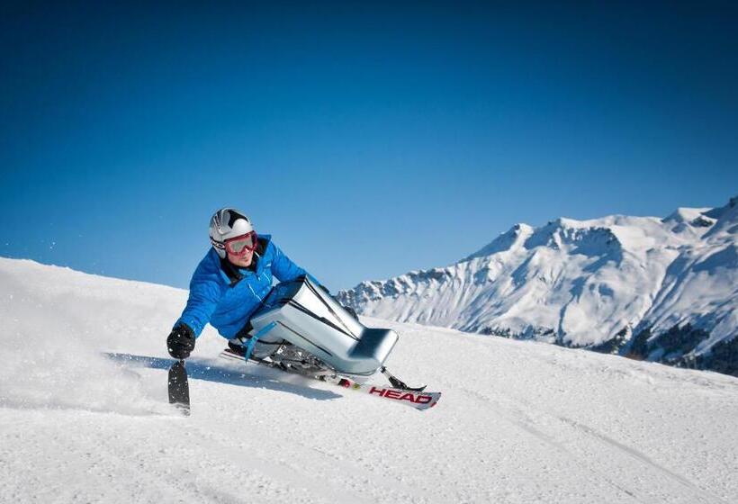 جناح جونيور, Berghotel Tgantieni