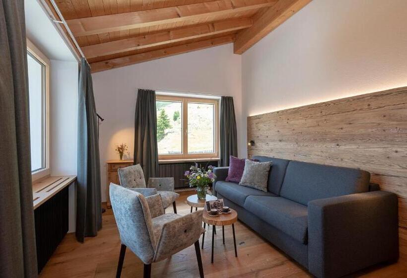 سوییت جونیور, Berghotel Tgantieni