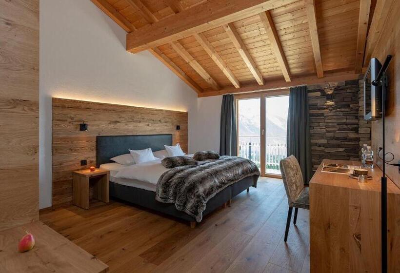 سوییت جونیور, Berghotel Tgantieni