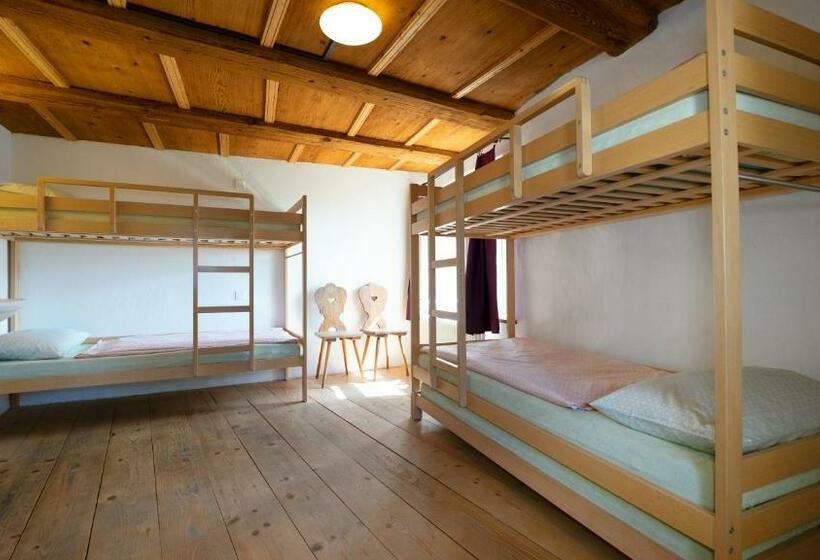 חדר סטנדרט לארבעה, Brugg Youth Hostel