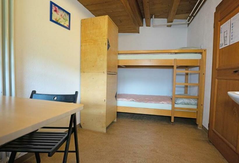 חדר סטנדרט לארבעה, Brugg Youth Hostel