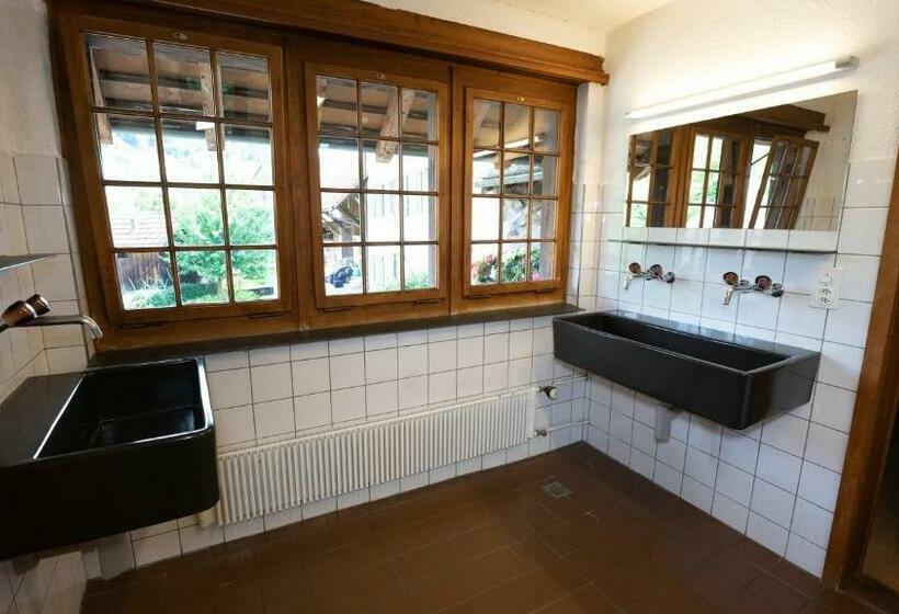 חדר סטנדרט לארבעה, Brugg Youth Hostel